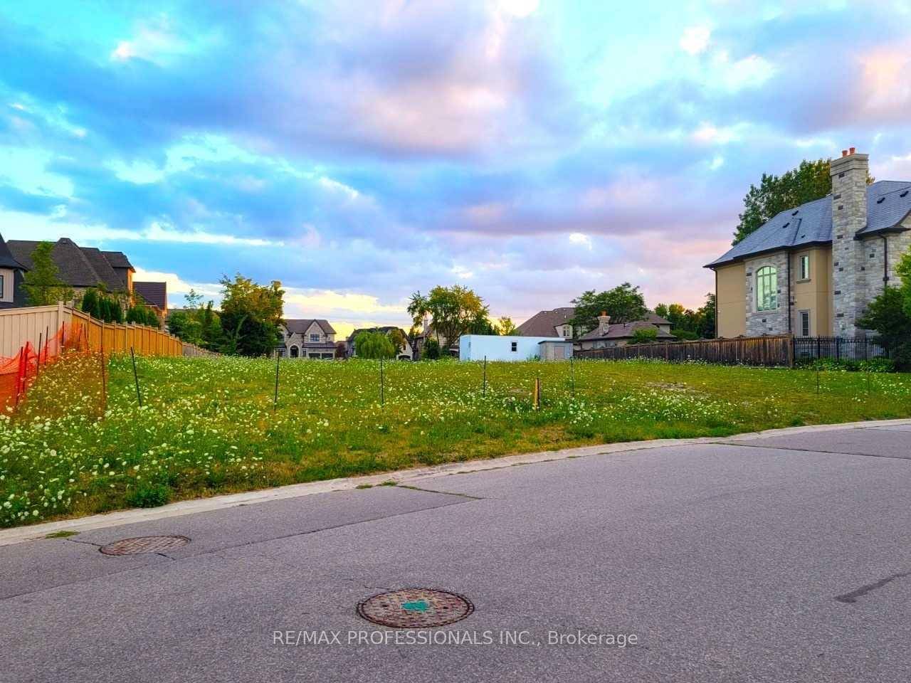 Large Lot Where You Can Build Your Dream House On.