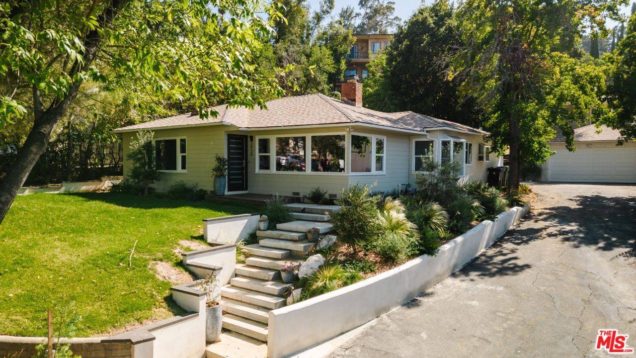 3935   Kentucky Dr Hollywood Hills East LA