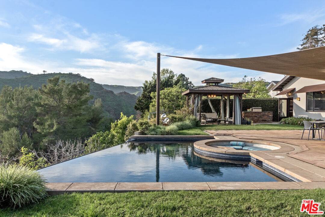 2473 La Condesa Dr 4BR Brentwood La