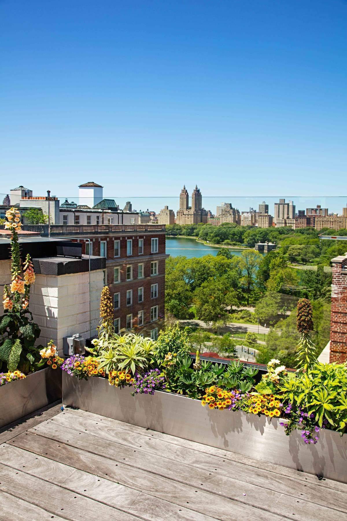Perfectly situated atop a boutique prewar cooperative just moments from Central Park, this delightful full floor penthouse residence is a Carnegie Hill gem.