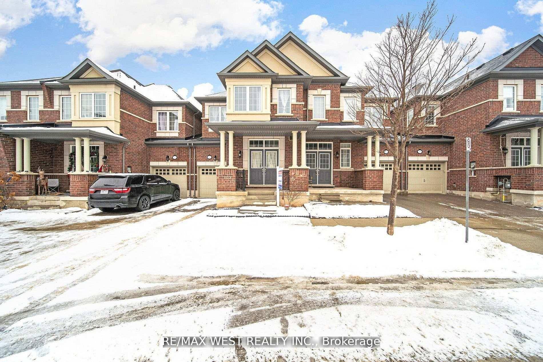 PRICE TO SELL BEAUTIFUL 4 BEDROOM FREEHOLD TOWNHOME IN OAKVILLE.