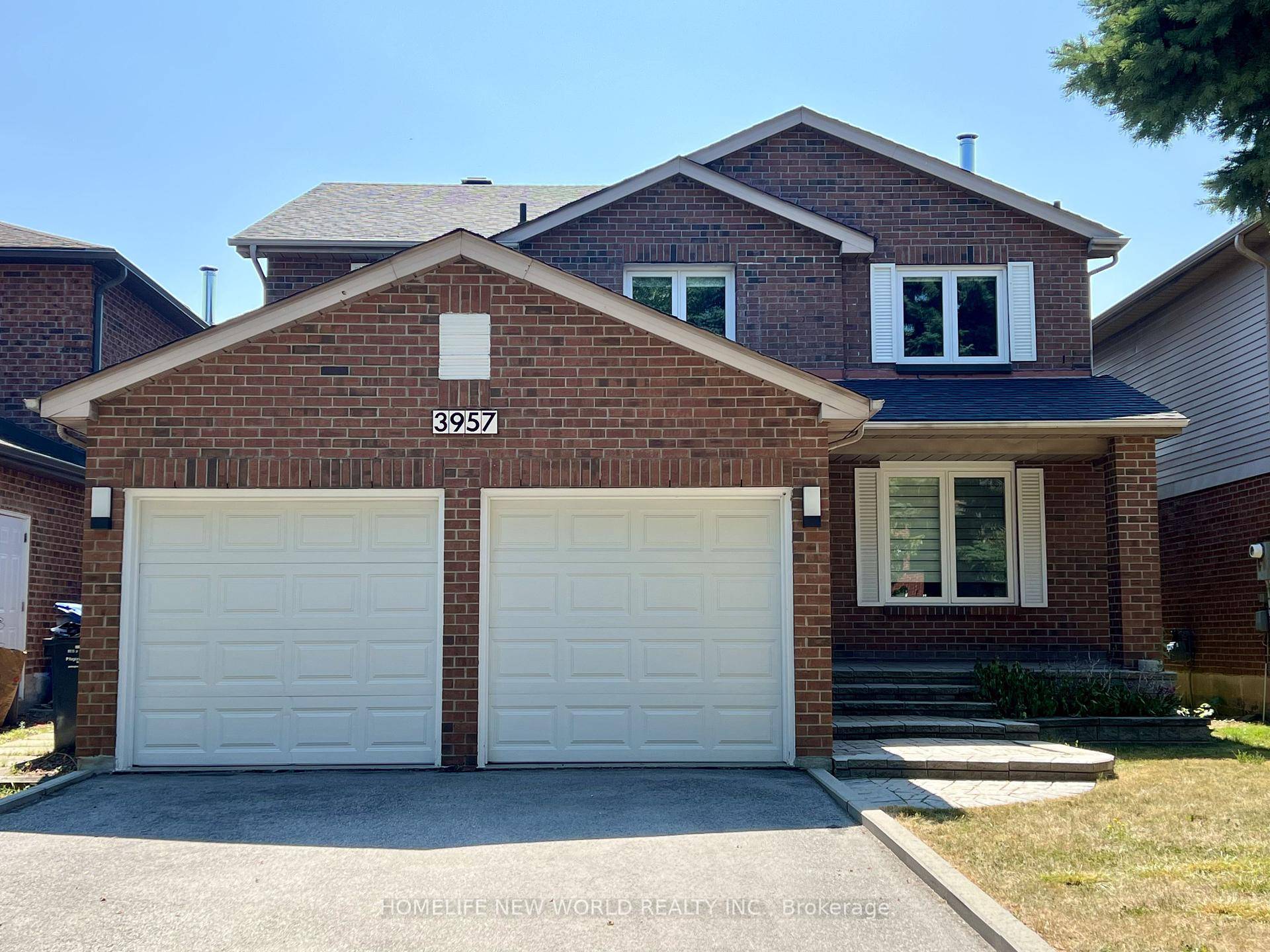 This bright, spacious, and thoughtfully renovated home is located in the highly desirable West Erin Mills neighbourhood and offers an abundance of features for modern family living.