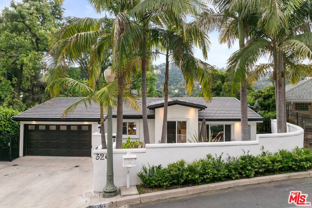 3261  N Knoll Dr 4.0 Hollywood Hills East LA