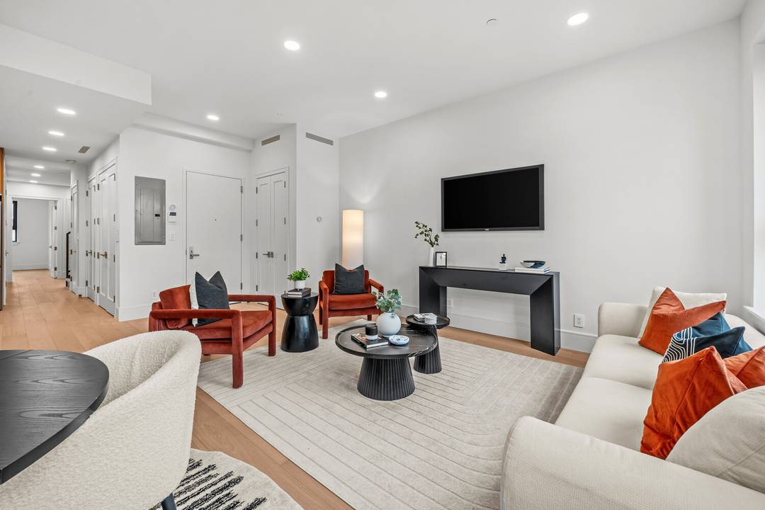 Introducing the Penthouse at 118 Madison Street, perfectly positioned on the border of Bedford Stuyvesant and Clinton Hill a rare opportunity to own a true indoor outdoor sanctuary in the ...