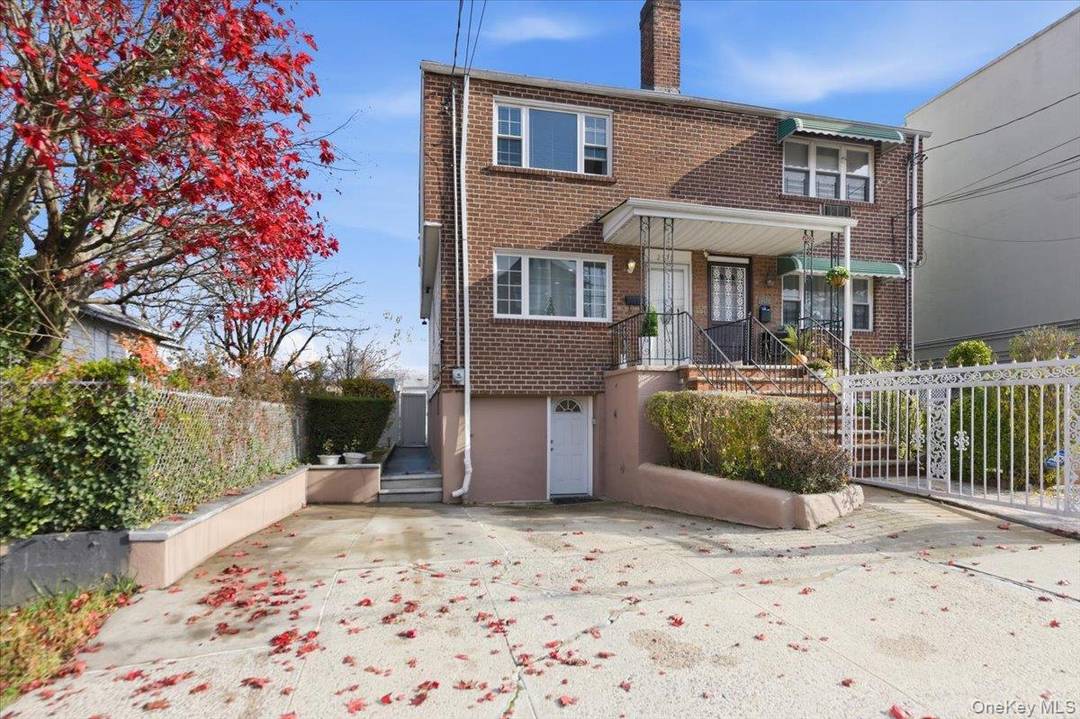 Welcome to 2930 Yates Avenue, a beautifully maintained 3BR 3Bath single family home nestled in the heart of the Bronx s sought after Pelham Gardens neighborhood.