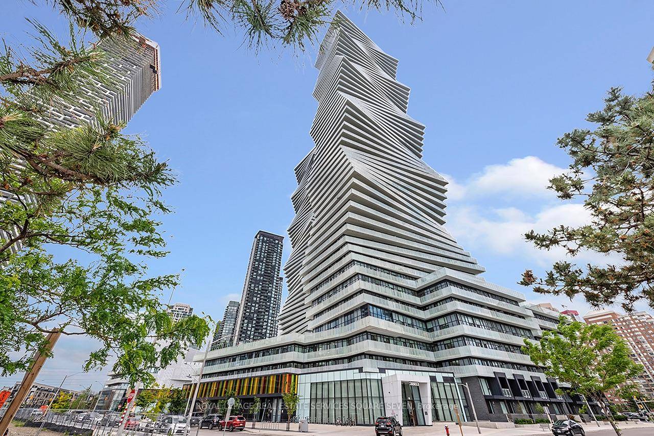 Discover modern living in this spacious 2 bedroom, 2 bathroom condo in Mississauga, offering elegant interior space and balcony.