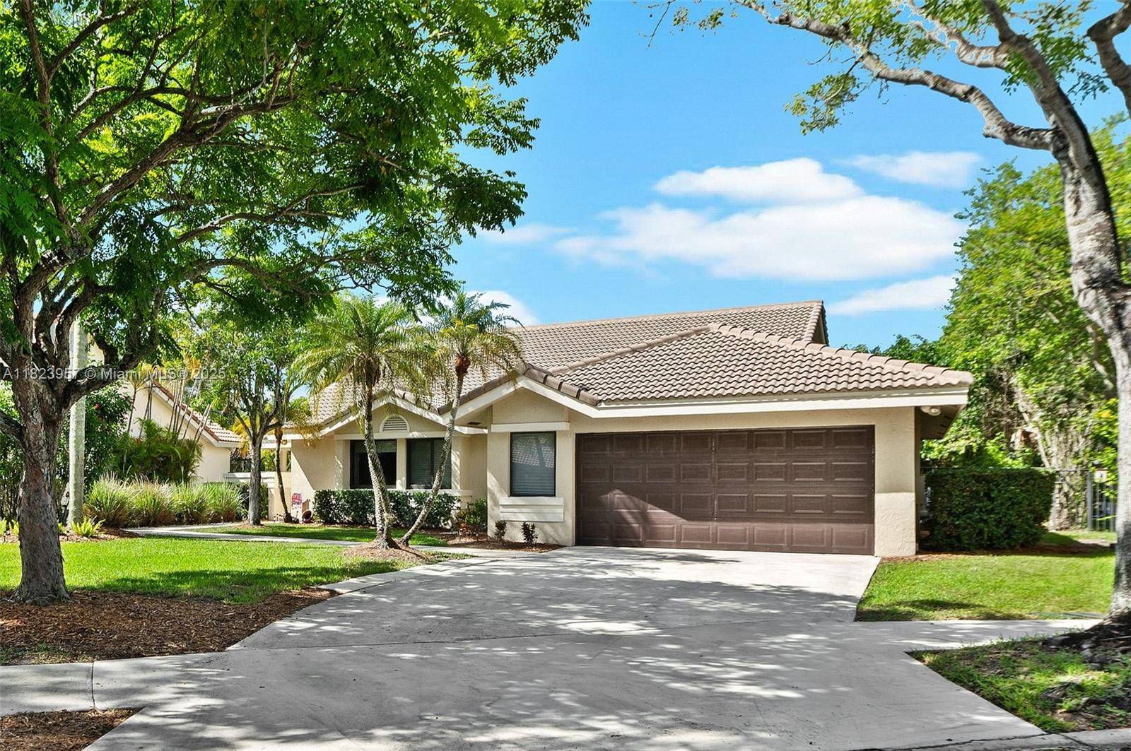 Welcome to this nicely maintained single story home on a private cul de sac in The Oaks.
