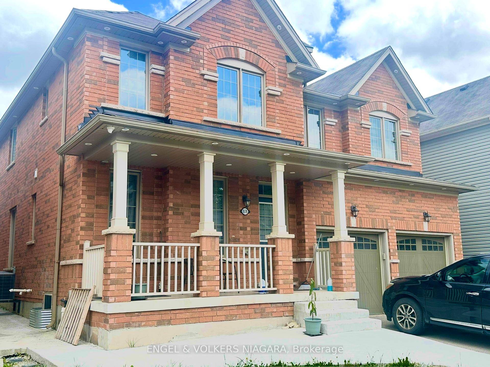 Beautiful 4 bedroom house with two masters, five walk in closets and three 5 piece baths plus a 2 piece powder room on the main floor.