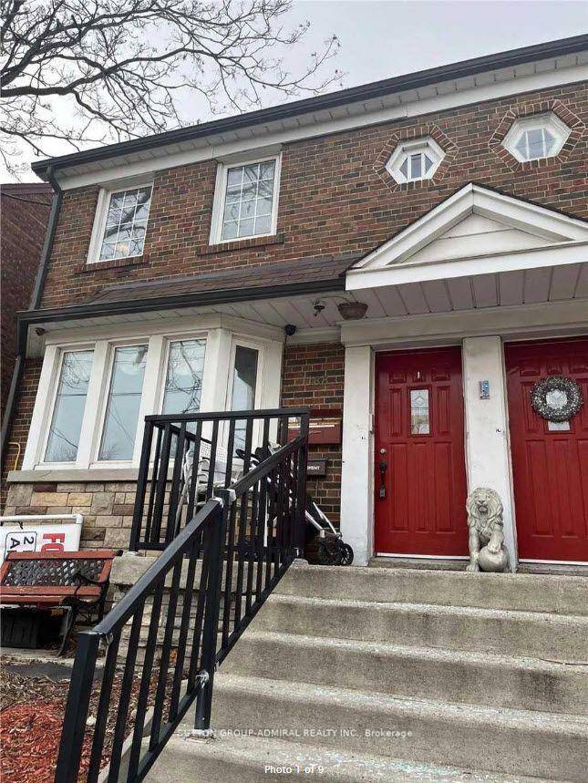 Excellent Location ! Spacious 2 Bed Apartment on Second Foor In Prime Lawrence Park South On Avenue Rd.