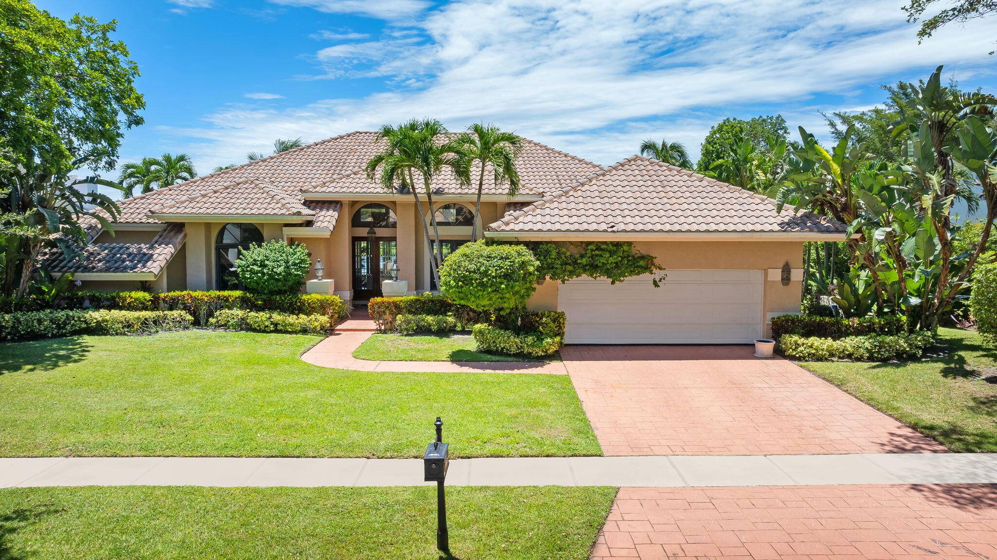 Great opportunity in Woodfield Hunt Club !