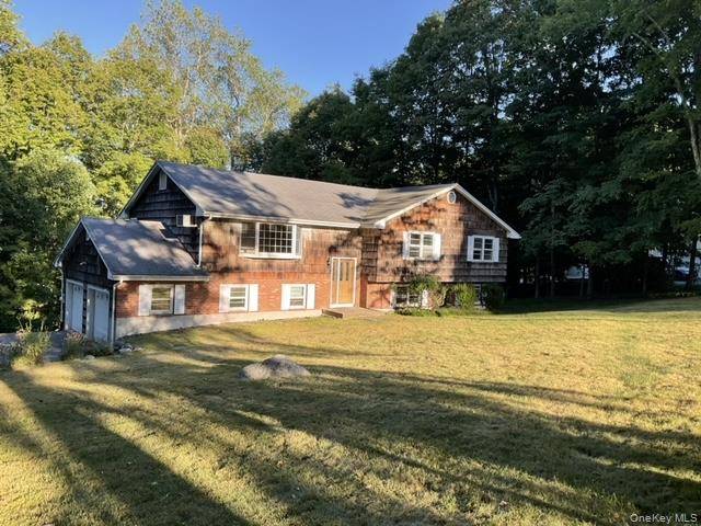 Opportunity knocks in the highly desirable West Somers Park neighborhood of Somers !