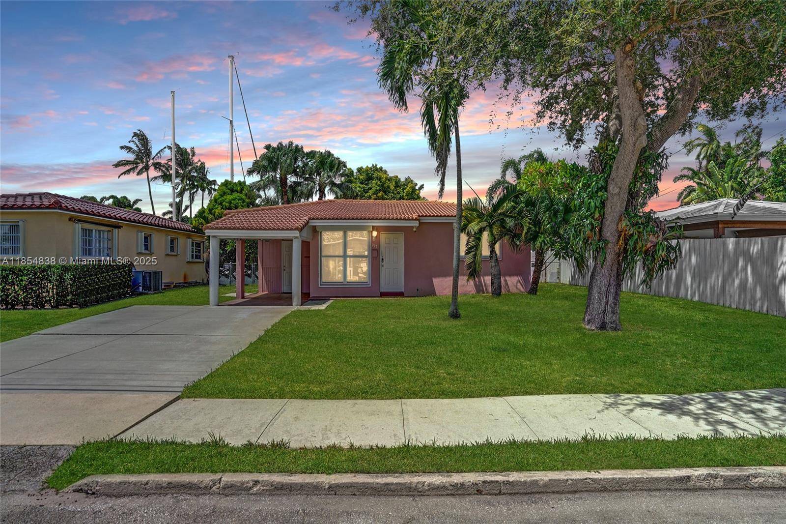 Check out this Fort Lauderdale Ocean Access house w 65' FT of waterfront Unrestricted Ocean Access w No Fixed Bridges !