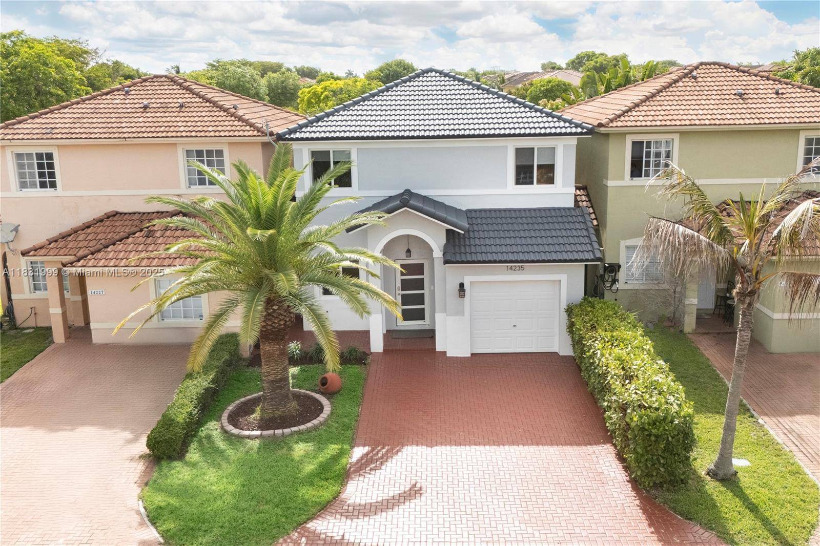 Spectacular well maintained single family home in a gated community at Kendall.