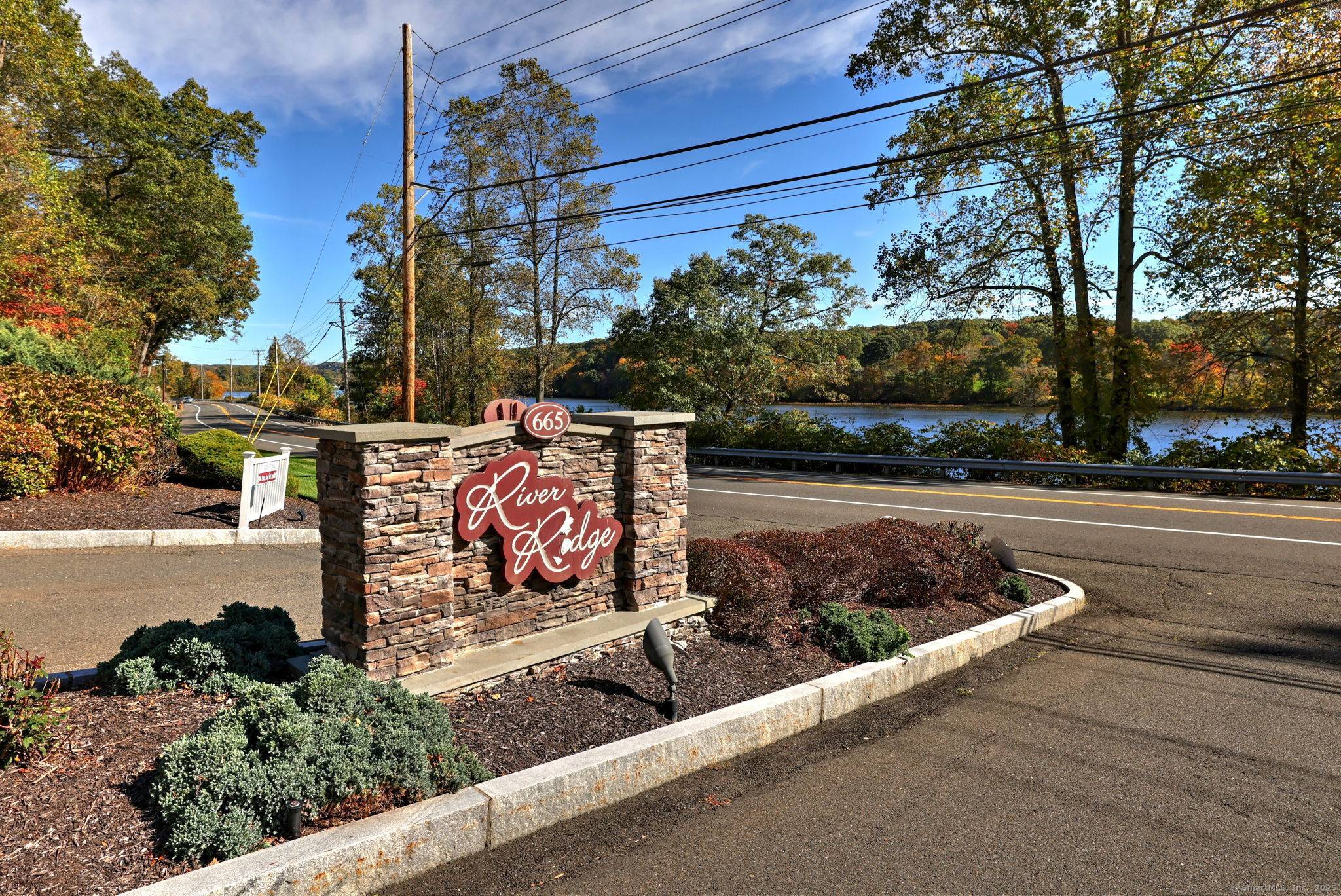 Luxury Riverview Townhome in Shelton CT Experience sophisticated living in this stunning 3 bedrooms, 3.