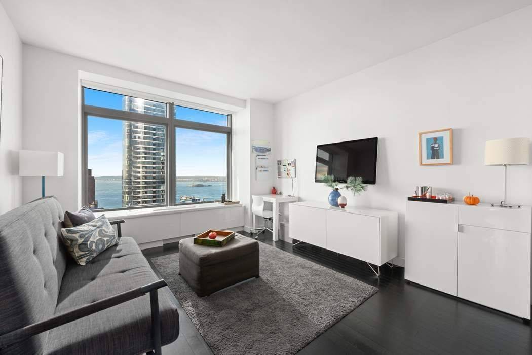 Welcome to 123 Washington a stunning condominium in the vibrant heart of Manhattan.