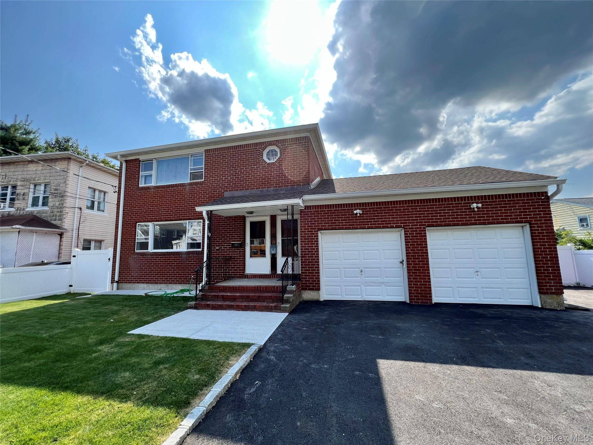 Beautiful 3 bedroom apartment w updated kitchen with quartz counters, new windows, freshly painted, 2 baths in brick 2 fam house.