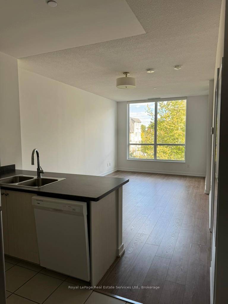 This beautiful and bright 1 1 bedroom, 1 bath 667 sq.