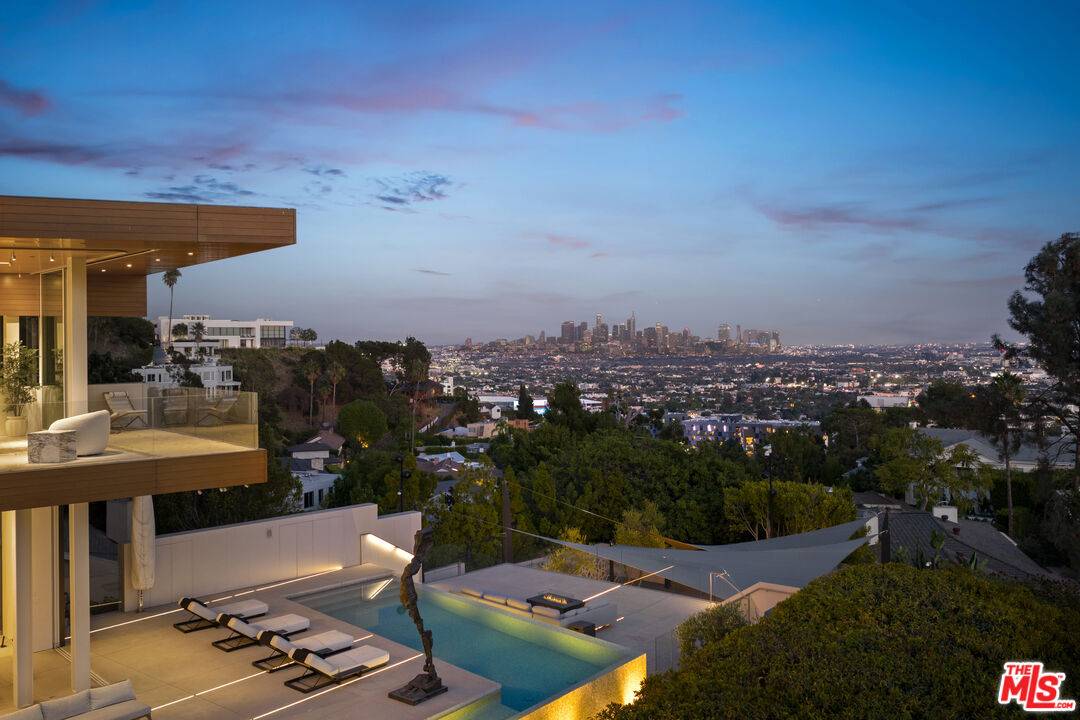 1430 1/2  Sunset Plaza Dr 5BR Sunset Strip La