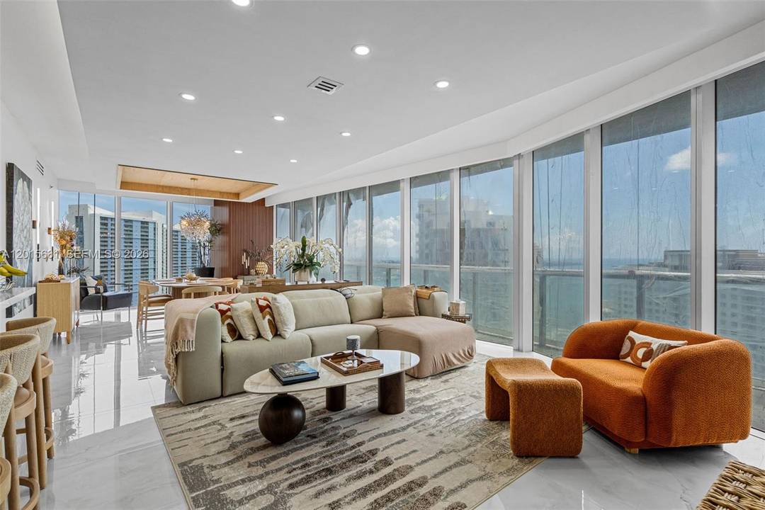 Exquisite luxury residence located in the prestigious Icon Building in Miami.
