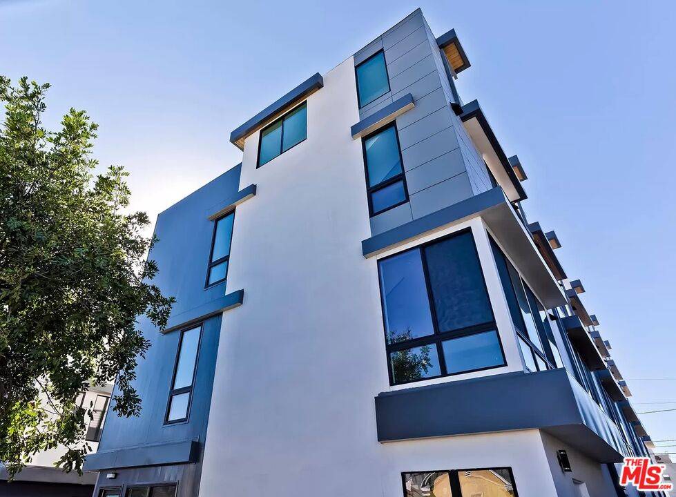1035  Wilcox Ave 3BR Hancock Park La