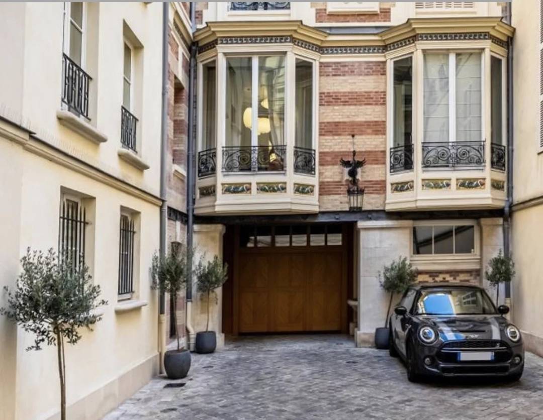 Rue de l’Université : un actif patrimonial rare au cœur d’un micro-marché d’exception