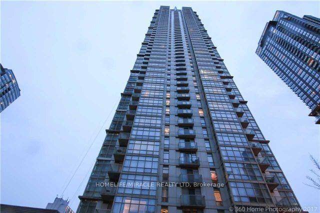 LOCATION ! Downtown Living In City Place !