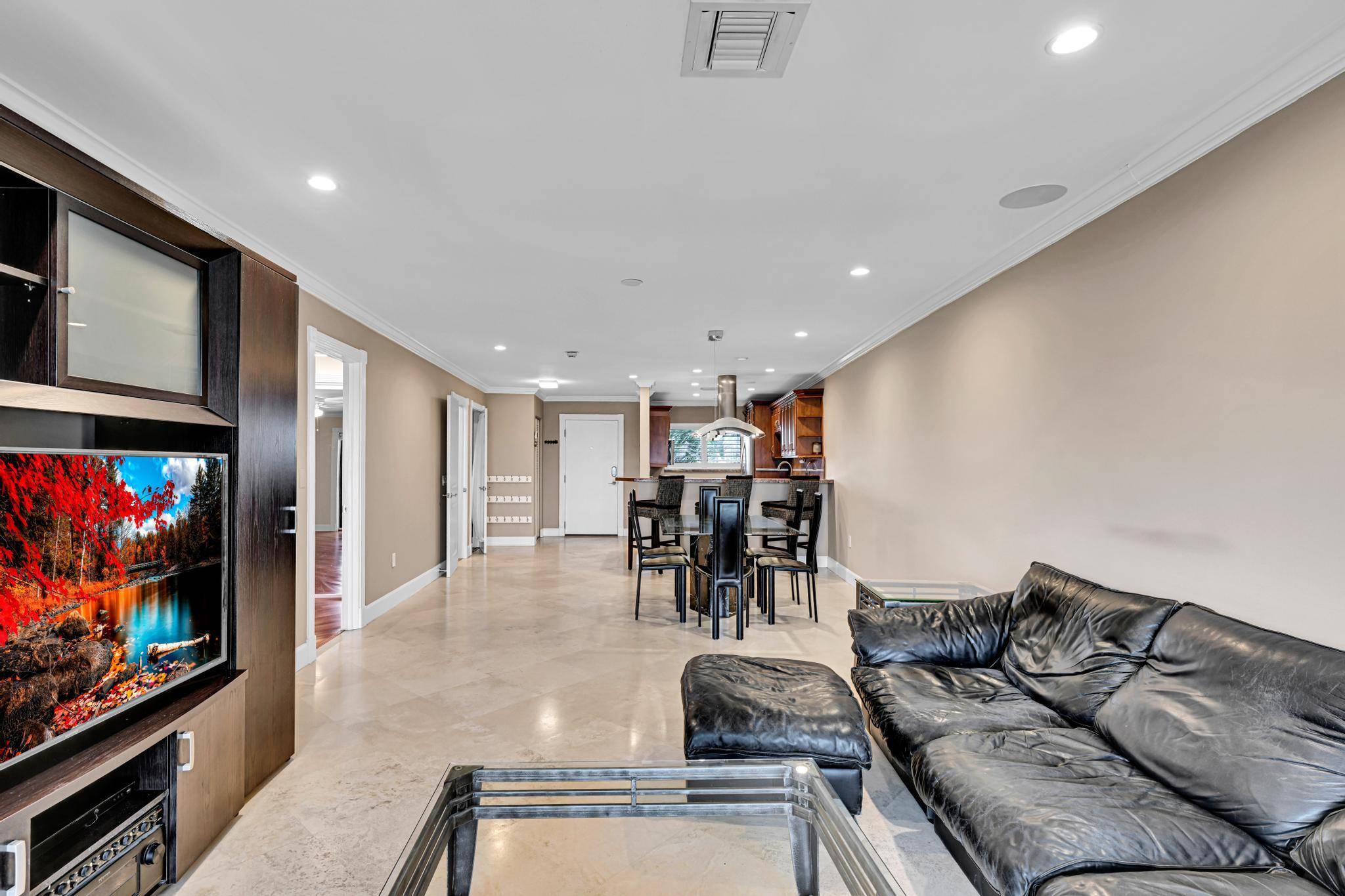 PALM BEACH'S LOWEST PRICED PENTHOUSE, DIRECTLY ACROSS FROM THE BEACH.