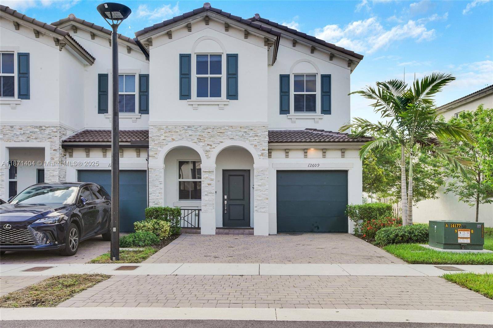 Stunning Move In Ready Townhouse on Corner Lot This beautiful townhouse offers 1, 827 sq ft of living space on a desirable corner lot.