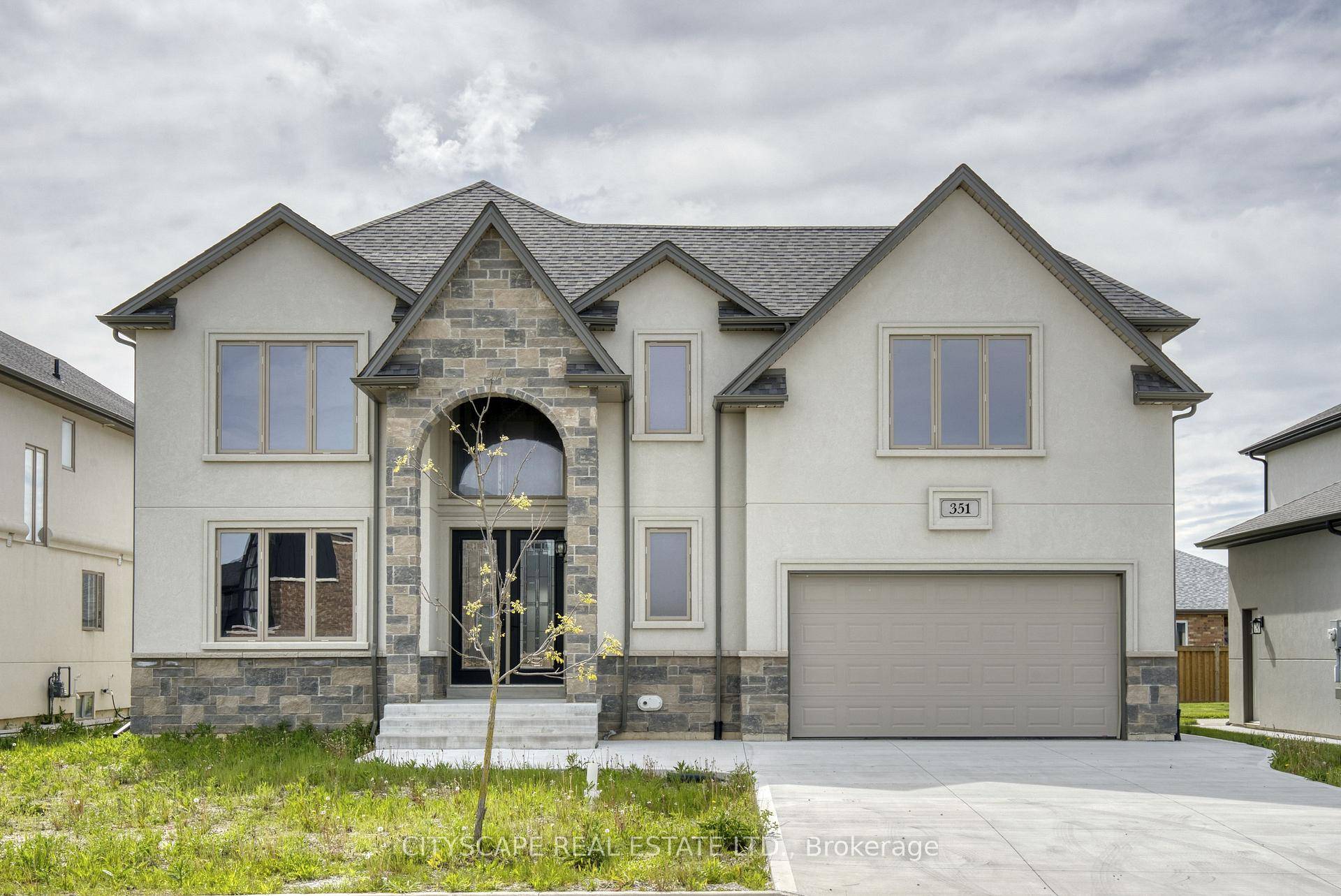 Stylish 4 Bedroom Family Home in Prime Amherstburg Location Welcome to 351 Benson Crt, a beautifully upgraded 4 bedroom, 4 bathroom detached home in one of Amherstburgs most desirable communities.