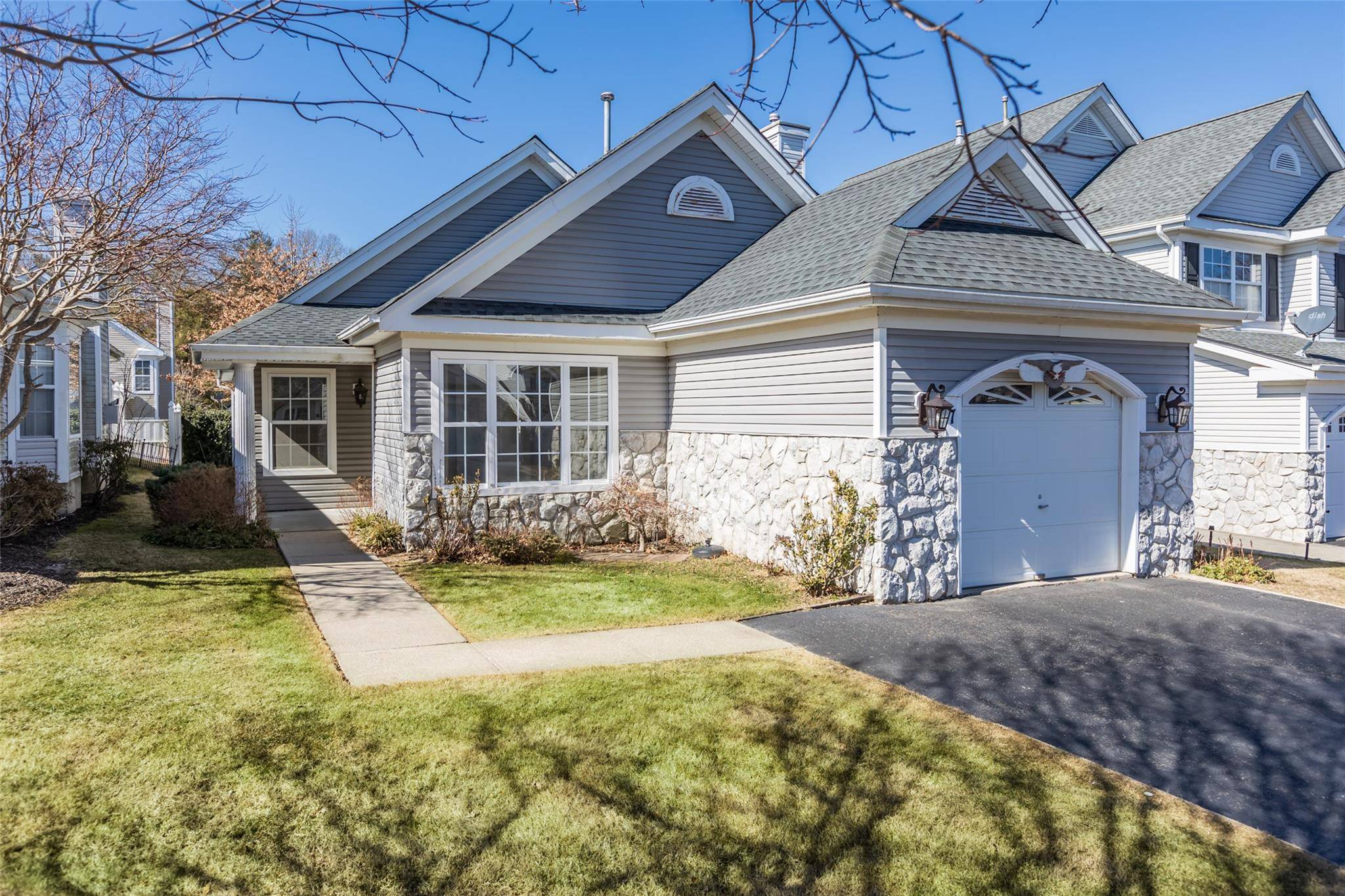 Enjoy Country Club Living !