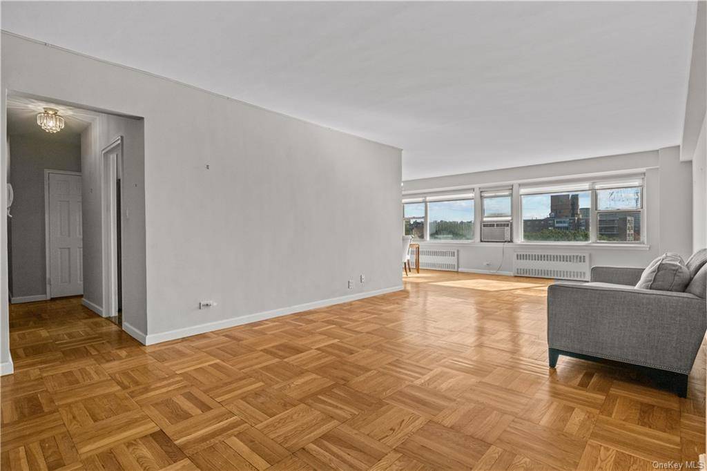 Bright and spacious Jr4 in Glen Briar, a most desired cooperative in Spuyten Duyvil.