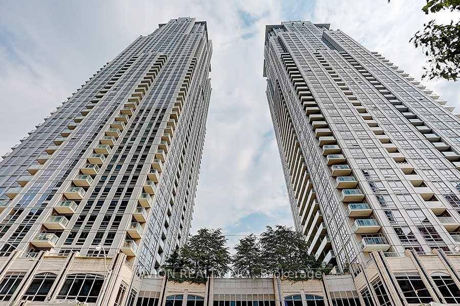Prestigious College Park High Floor 1 Den, 2 Bath Condo with Parking amp ; LockerPerched on a higher floor in the renowned College Park South Tower, this spacious 1 bedroom ...