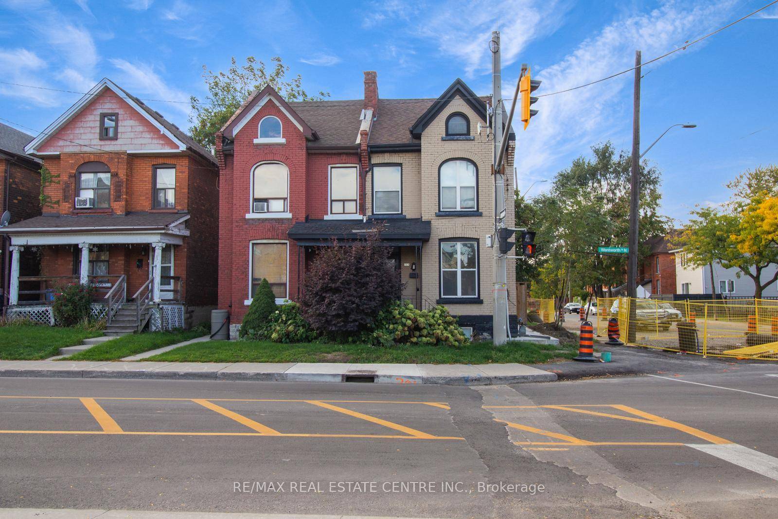 Welcome to this bright and spacious 2 bedroom apartment located at 49 Wentworth St N in the heart of Hamilton.