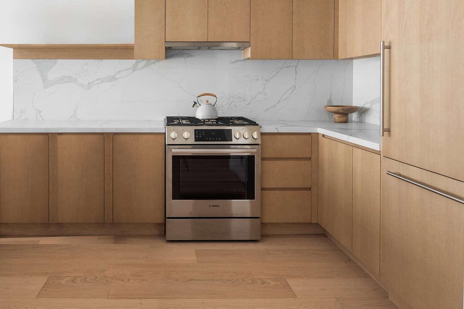 Introducing Residence 2H at The Marina Astoria a meticulously crafted one bedroom, one bathroom home offering 545 square feet of refined interiors and cinematic, west facing views of the Manhattan ...