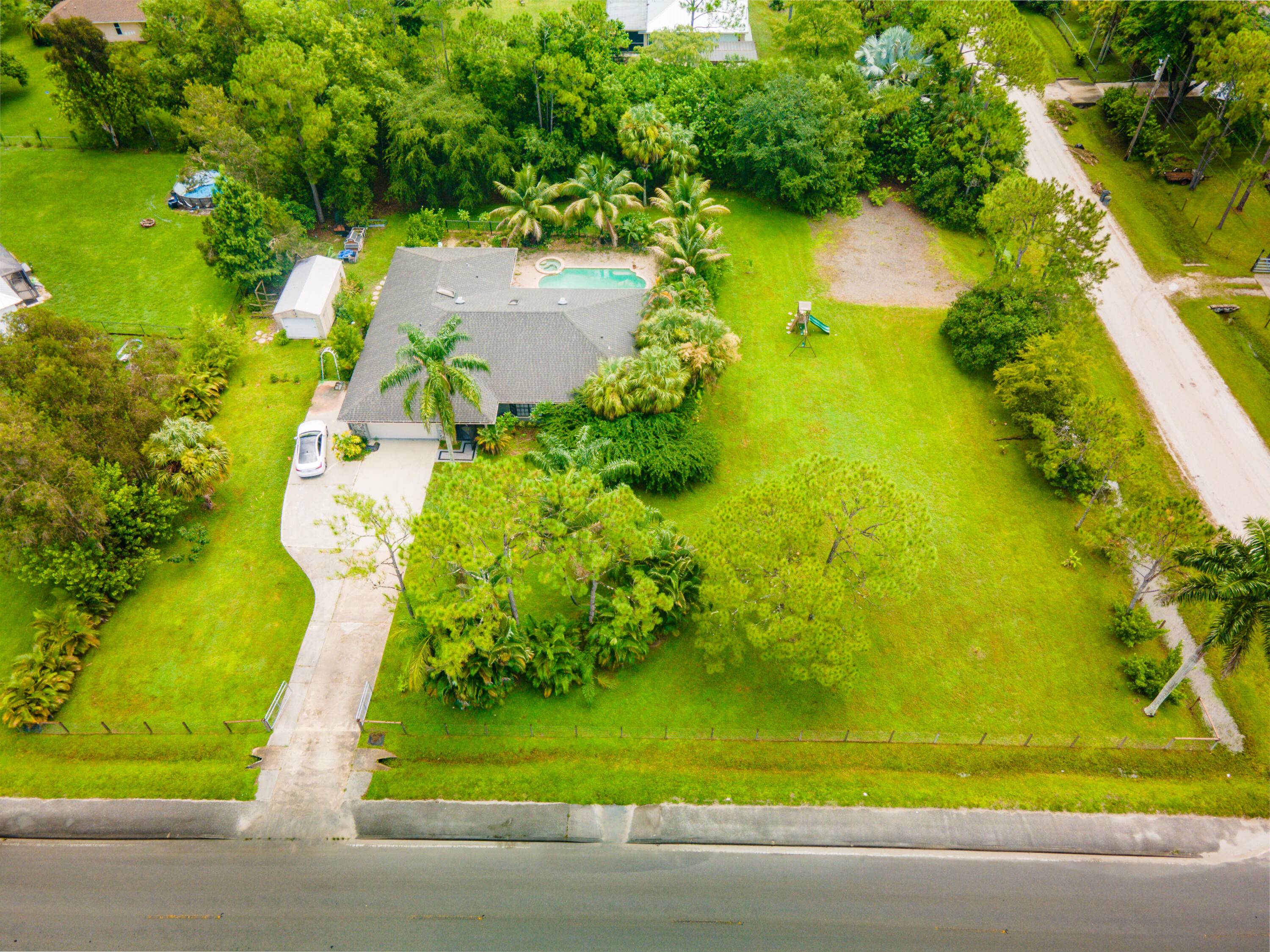 Attention Brand New Metal Roof New AC UnitWelcome to 15740 133rd Ter N, Jupiter, FL !