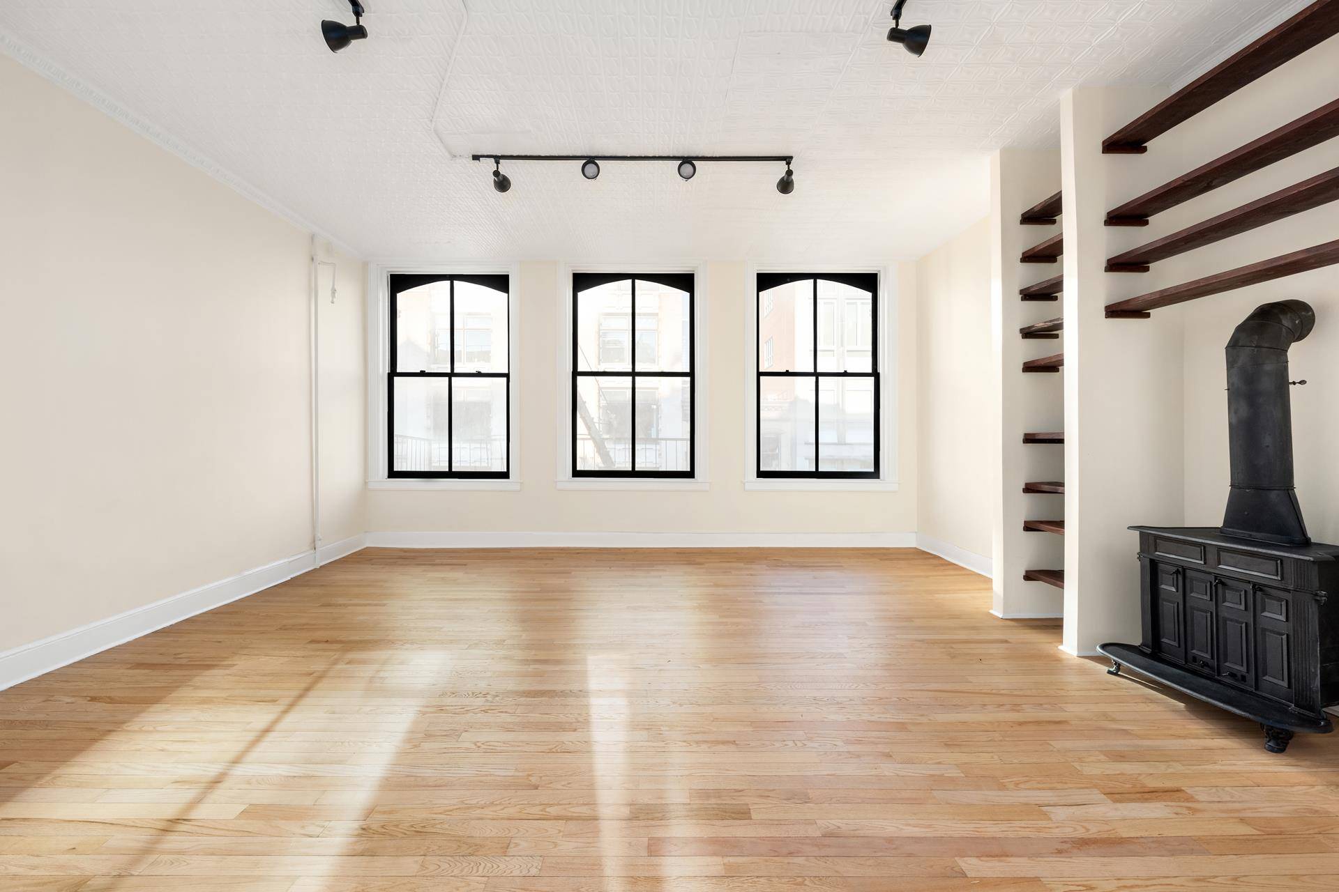 Residence 4 at 496 Broadway offers unparalleled luxury while also being located in the heart of vibrant SoHo.