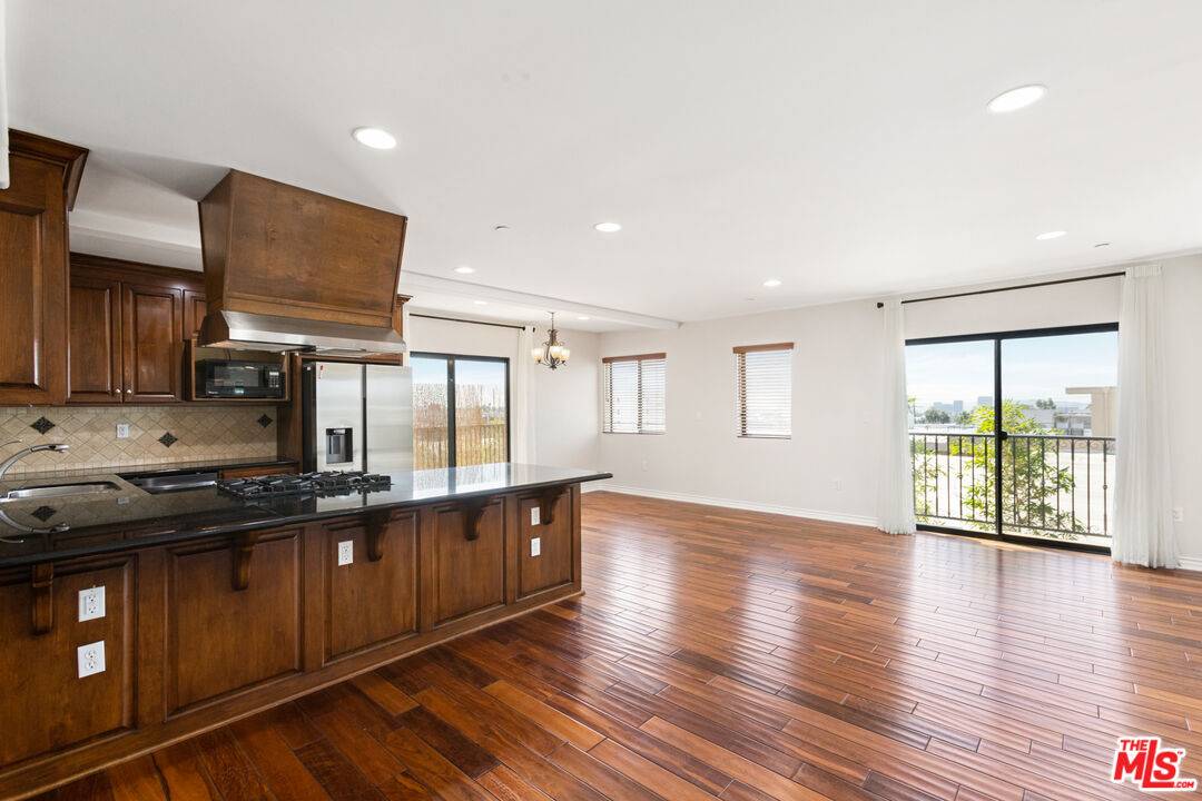 1146   Hacienda Pl 2BR Sunset Strip La