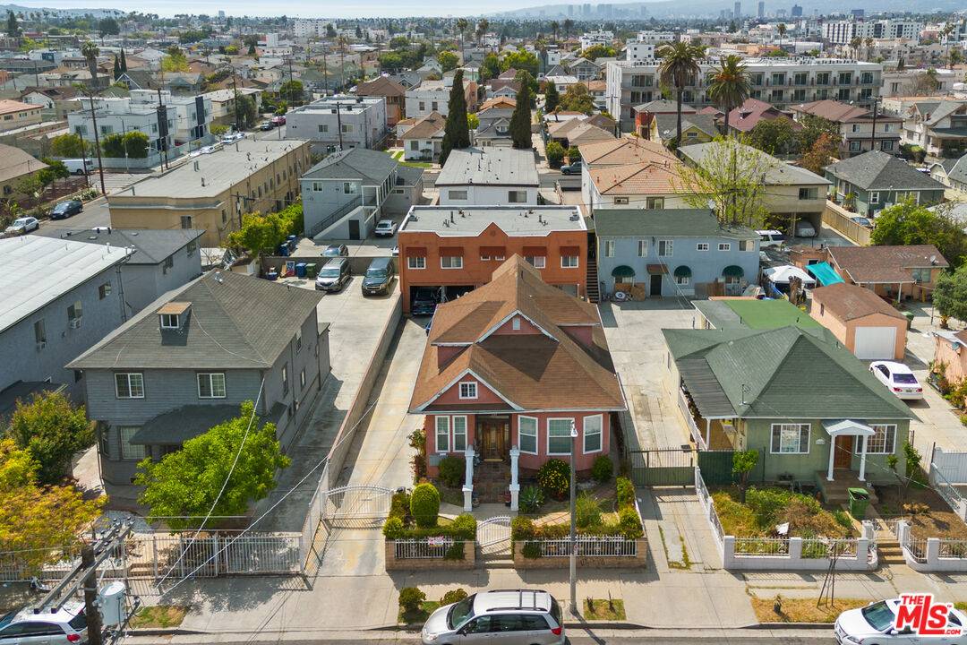 1147   Fedora St 8BR La