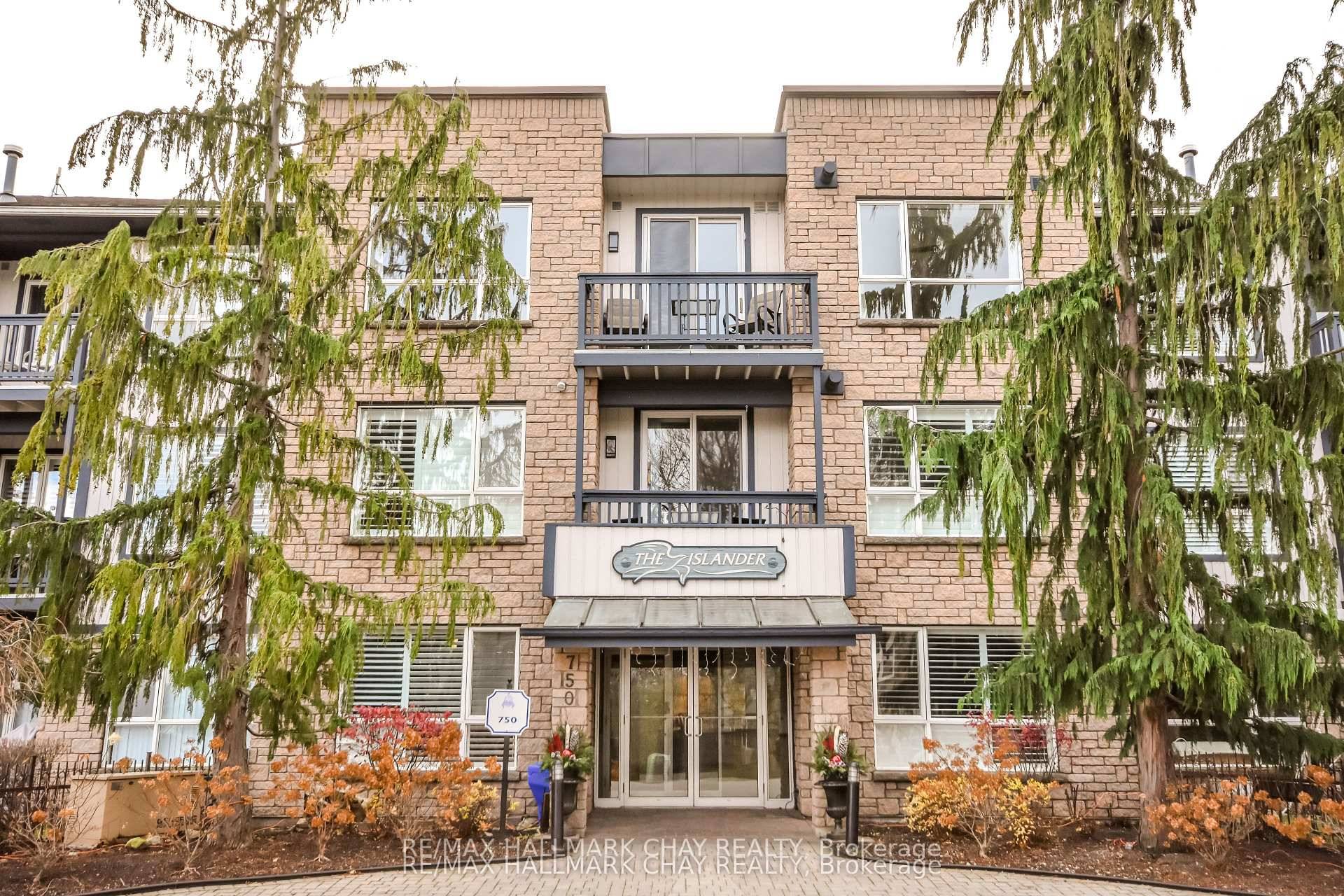 A beautiful 2 bedroom 2 bathroom 1059 sqft Condo apartment located in Collingwood's beautiful Lighthouse Point with view to Georgian Bay.