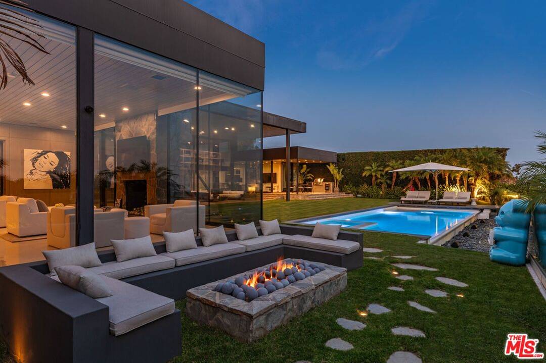 630 Clinton Pl 5BR Beverly Hills Post Office | B.H.P.O. La