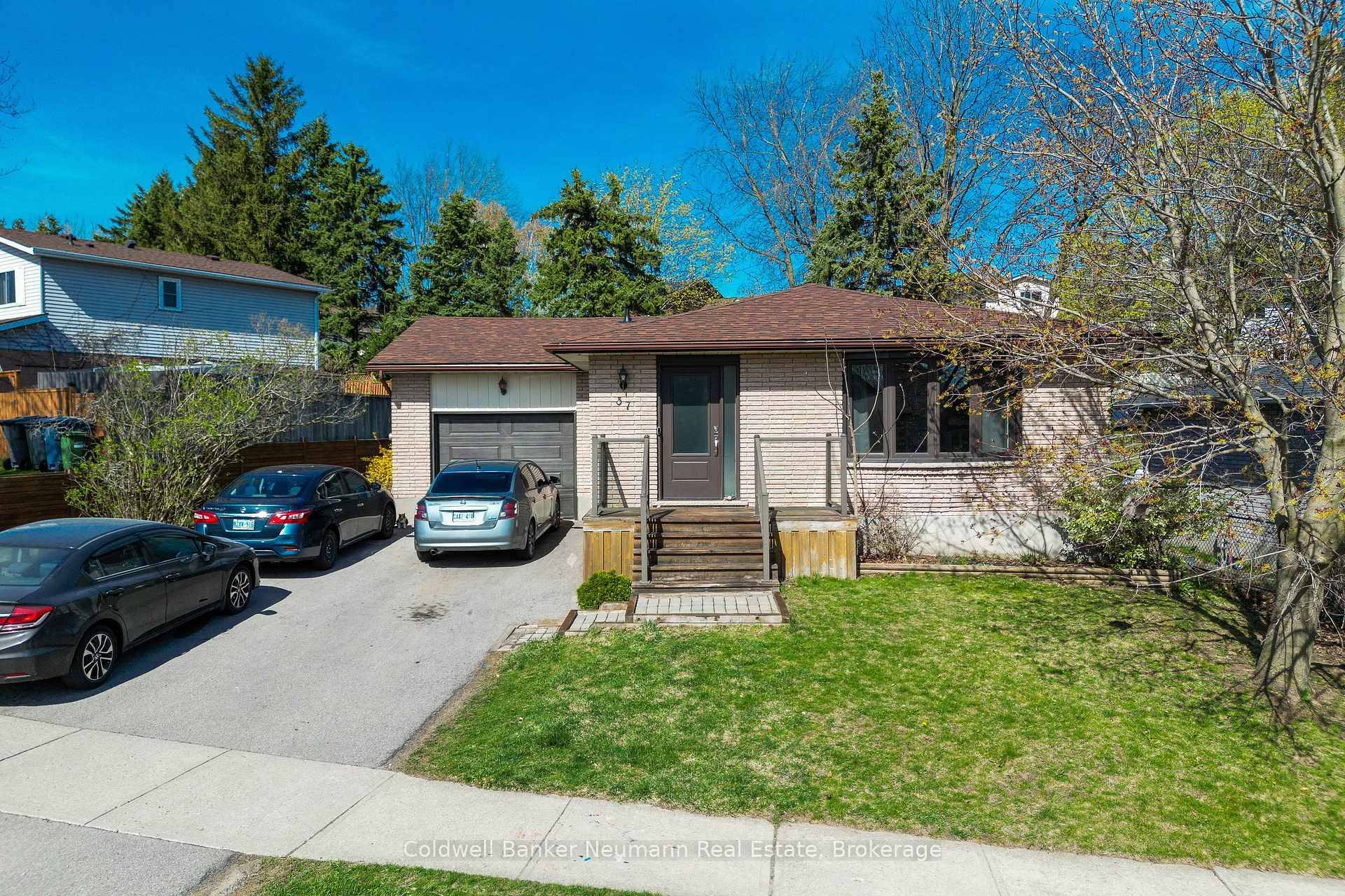 All utilities included and available immediately, this bright and well maintained lower level 2 bedroom, 1 bath unit offers exceptional value on a quiet side street in Guelph's west end.