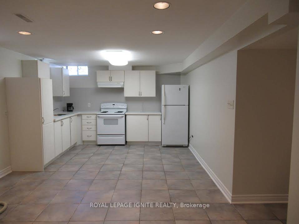 Nicely renovated and freshly painted 1 bedroom unit Large bedroom Separate ensuite laundry for tenants only Bright spacious kitchen combined with spacious living room Prime Woodbridge location, steps to Longo, ...