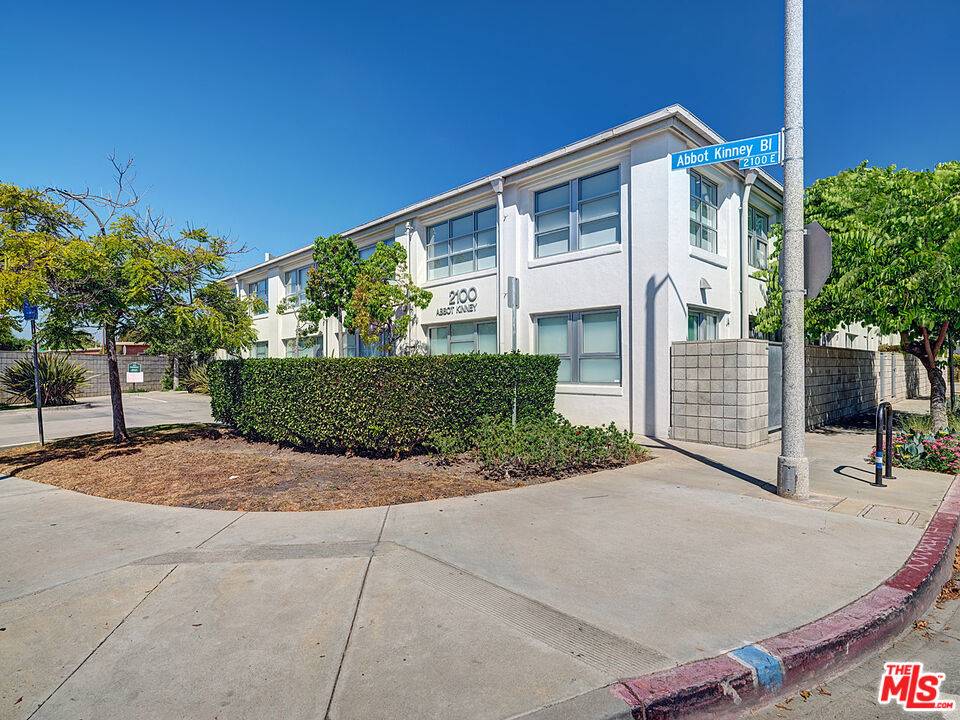 2100   Abbot Kinney Blvd 3BR Marina Del Rey La