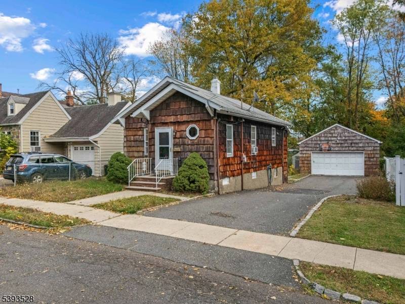 IMMACULATE AND SUN DRENCHED !