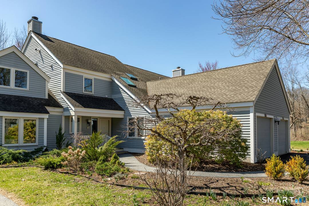 This beautifully maintained 2 bedroom, 2.