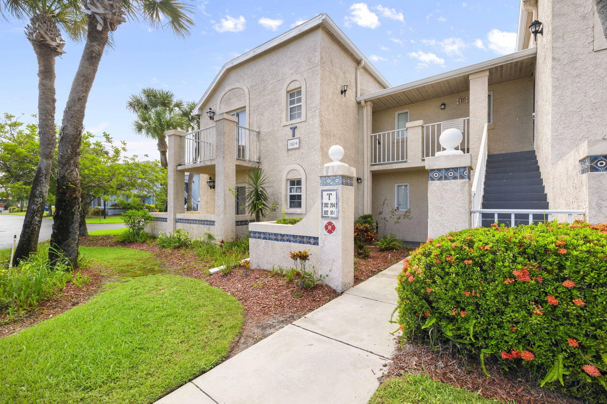 Luxurious Condo for Sale in The Evergreen Condos, Port Saint Lucie Are you looking for the perfect blend of elegance and convenience in Port Saint Lucie ?