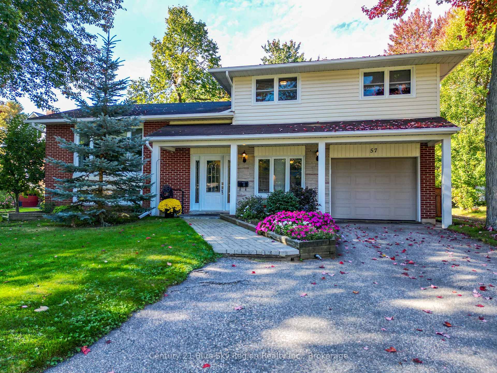 Beautifully located on Campbell Ave.