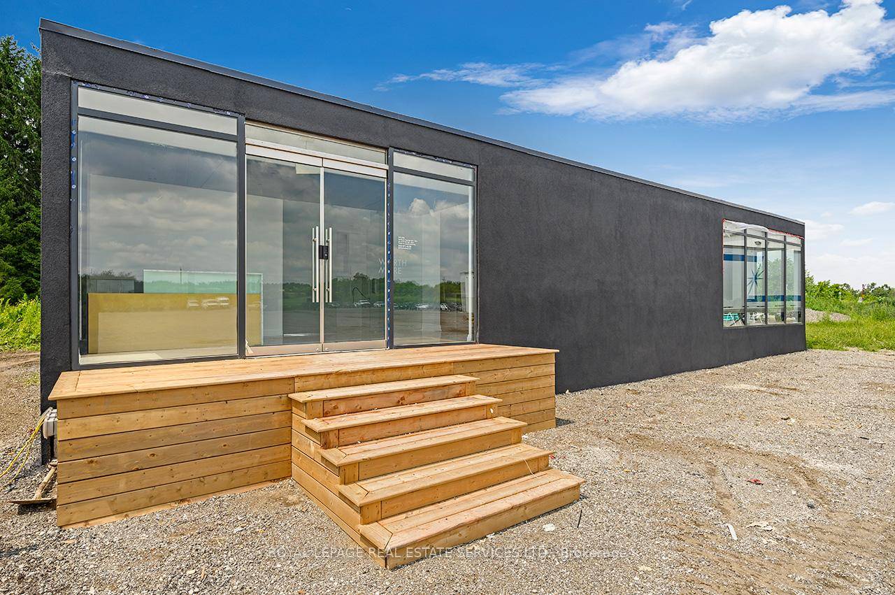 Modern Freestanding Mobile Office For Sale, Offering Approximately 1, 400 Square Feet Of Bright, Adaptable Workspace.