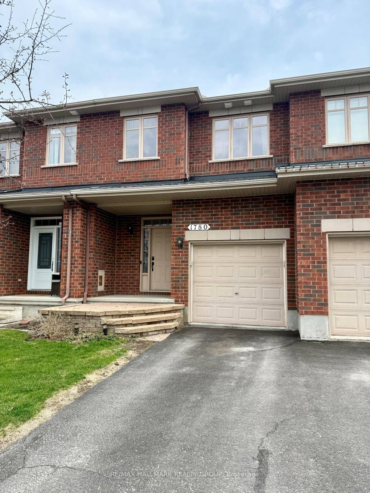 Welcome to this charming 3 bedroom, 2.