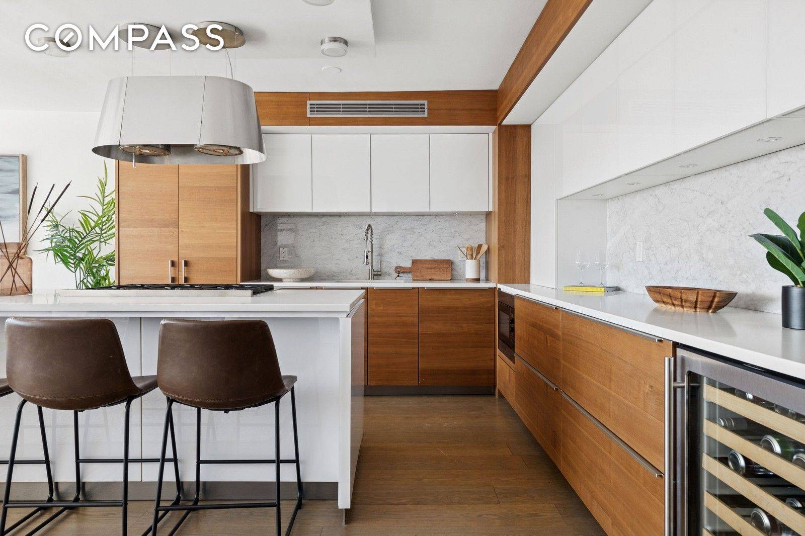 Perched on the top floor in prime Gramercy, this expansive and fully renovated two bedroom, two bathroom cooperative with a separate home office offers incredible light, open city and river ...